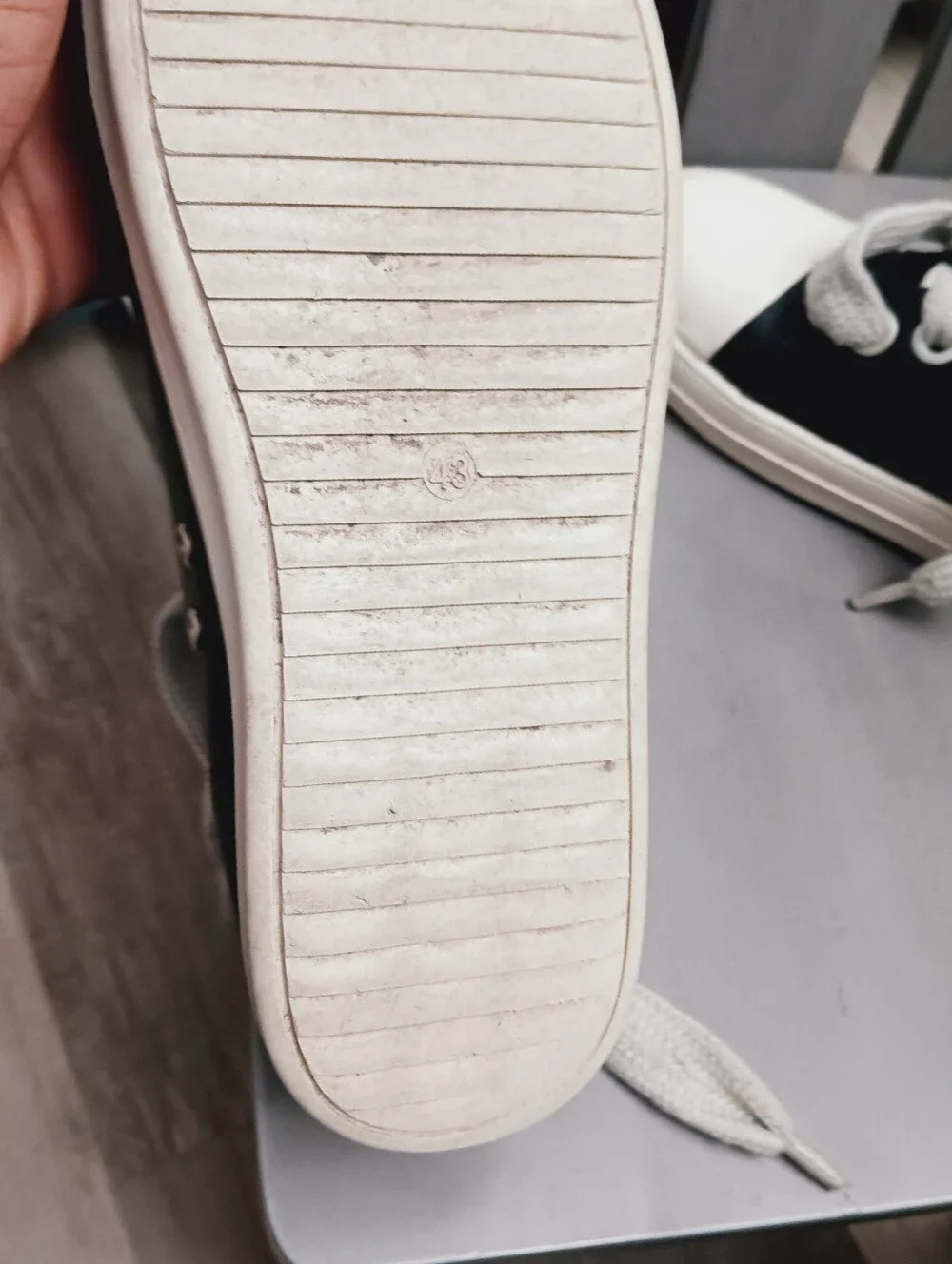 Men's Size 9.5 Black & White Low-Top Sneakers with Grey Laces